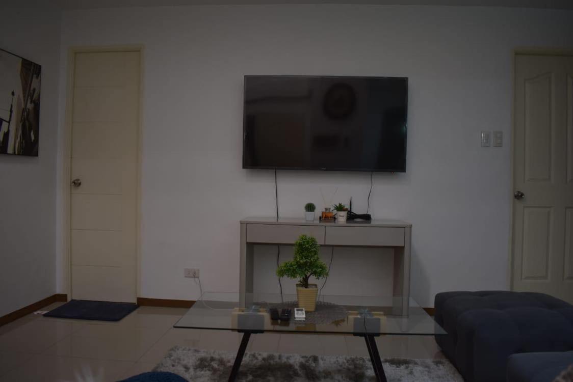 Affordable Makati Apt Маніла Екстер'єр фото