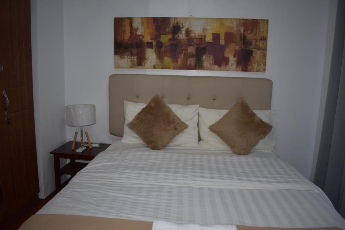 Affordable Makati Apt Маніла Екстер'єр фото