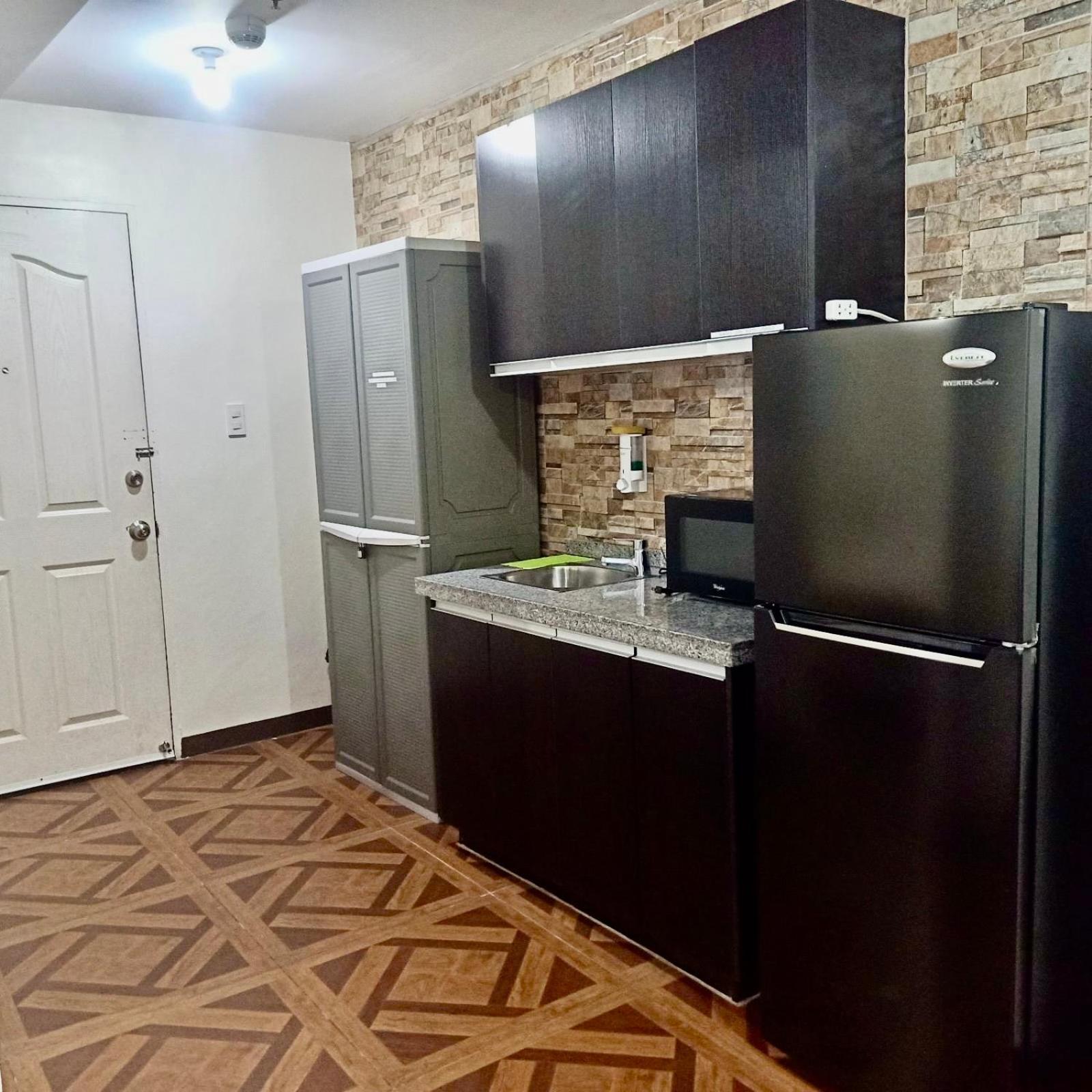 Affordable Makati Apt Маніла Екстер'єр фото